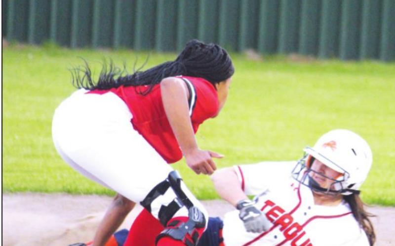 Lady Lions hang on to beat Mexia, 10-9