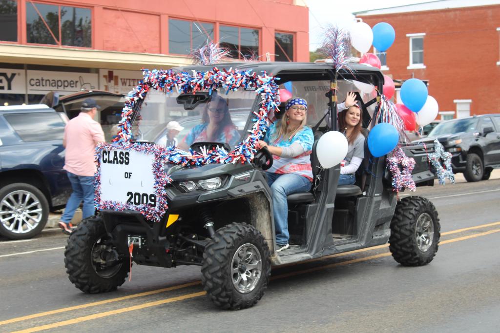 The THS Class of 2009 rides by during the Homecoming parade.